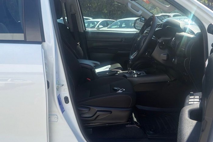 2024 Toyota Hilux SR 48V