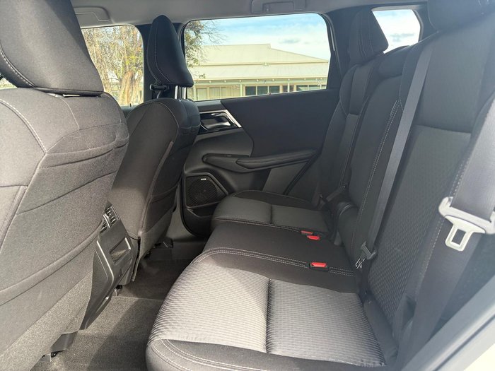 2025 Mitsubishi Outlander LS