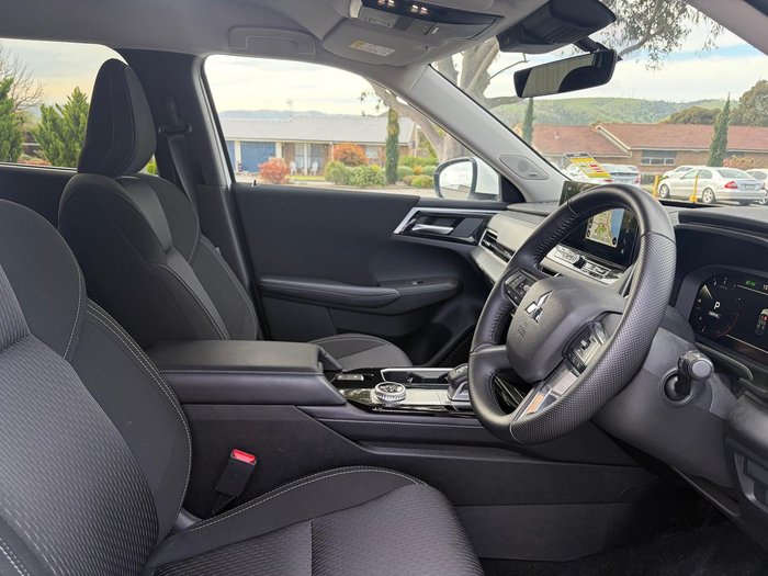 2025 Mitsubishi Outlander LS