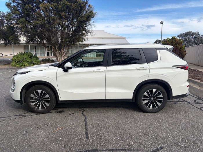 2025 Mitsubishi Outlander LS