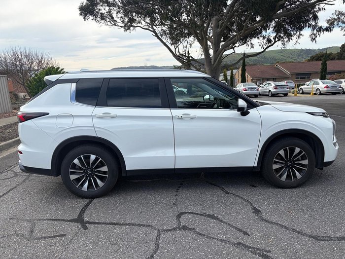 2025 Mitsubishi Outlander LS