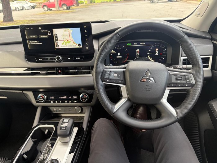 2025 Mitsubishi Outlander LS