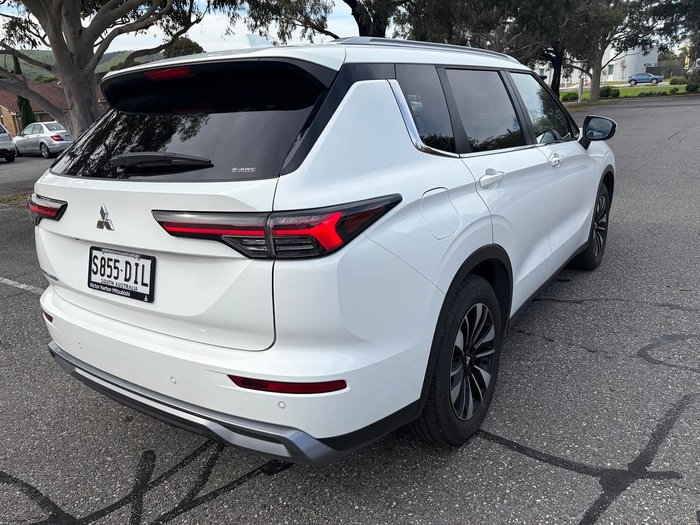 2025 Mitsubishi Outlander LS