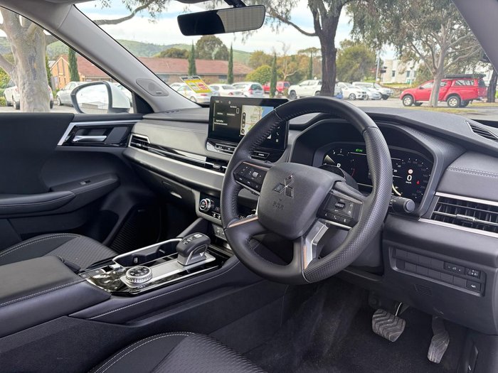 2025 Mitsubishi Outlander LS