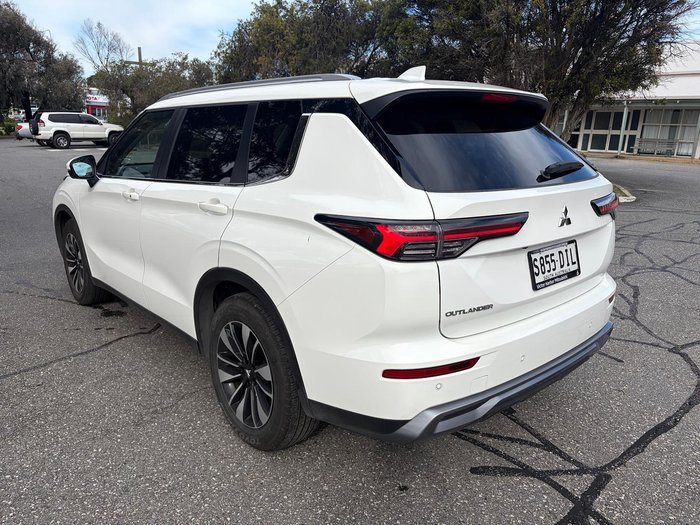 2025 Mitsubishi Outlander LS