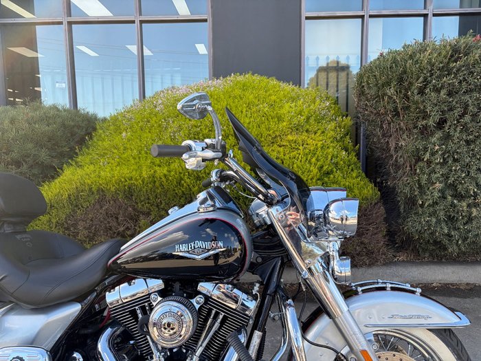 2015 HARLEY-DAVIDSON FLHRC ROAD KING CLASSIC