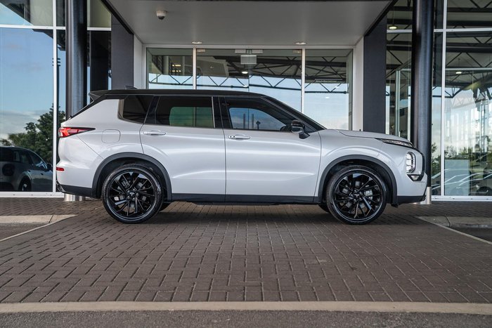 2023 Mitsubishi Outlander LS Black Edition