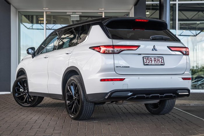 2023 Mitsubishi Outlander LS Black Edition