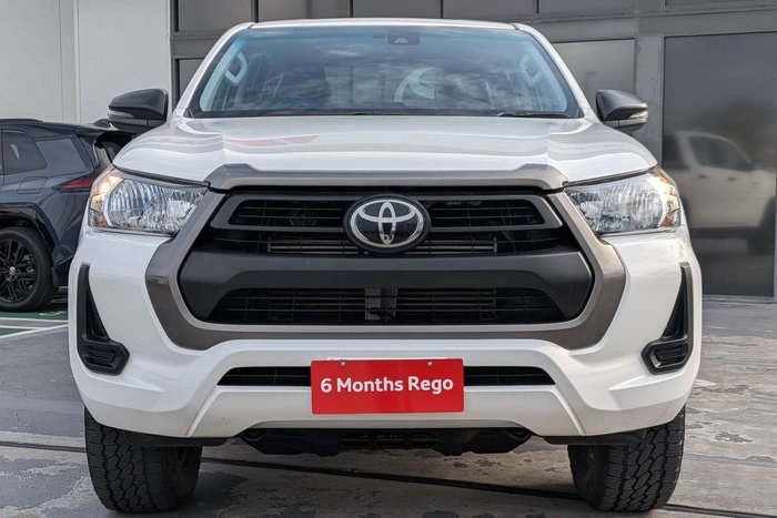 2022 Toyota Hilux SR