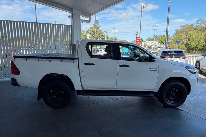 2022 Toyota Hilux SR
