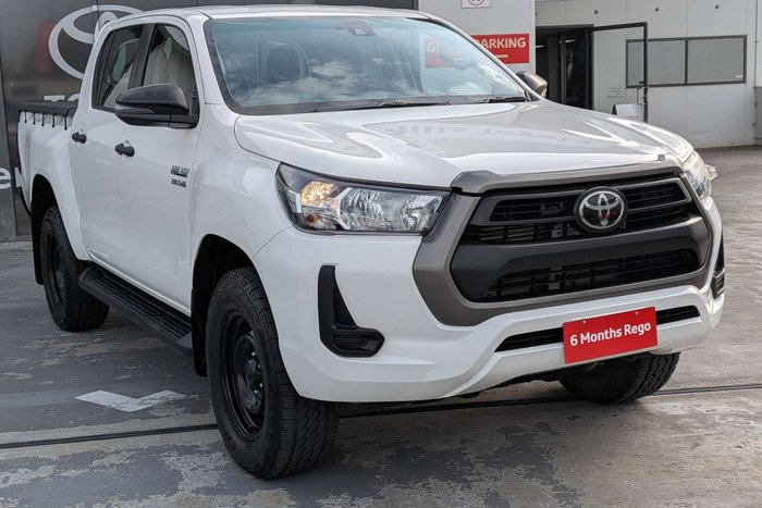 2022 Toyota Hilux SR