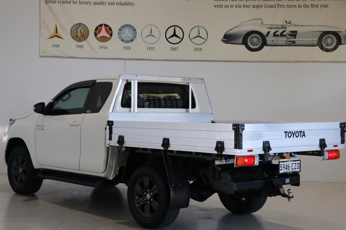 2024 Toyota Hilux SR