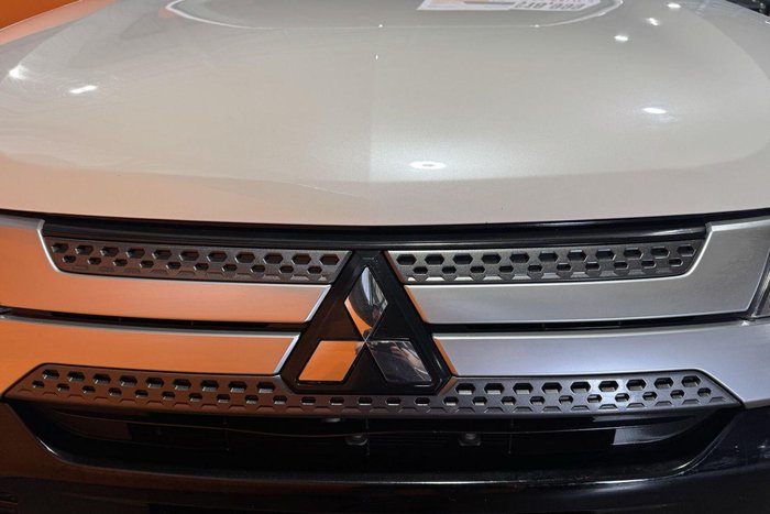 2020 Mitsubishi Outlander ES