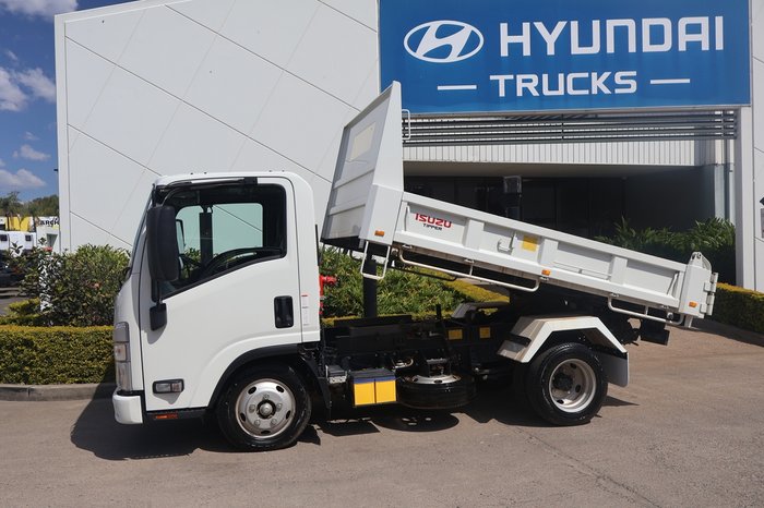 2023 ISUZU NLR 45-150