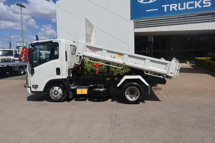 2023 ISUZU NLR 45-150