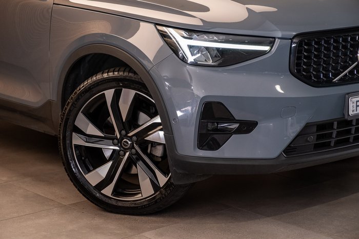 2023 VOLVO XC40 ULTIMATE B5 DARK MHEV