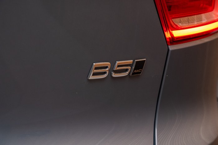2023 VOLVO XC40 ULTIMATE B5 DARK MHEV