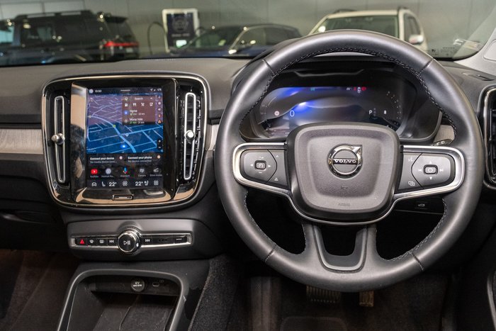 2023 VOLVO XC40 ULTIMATE B5 DARK MHEV