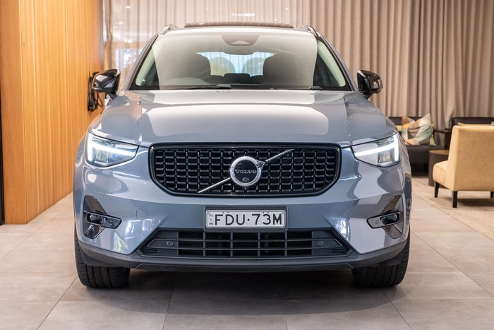 2023 VOLVO XC40 ULTIMATE B5 DARK MHEV