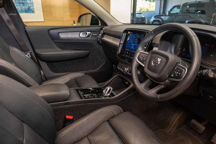 2023 VOLVO XC40 ULTIMATE B5 DARK MHEV