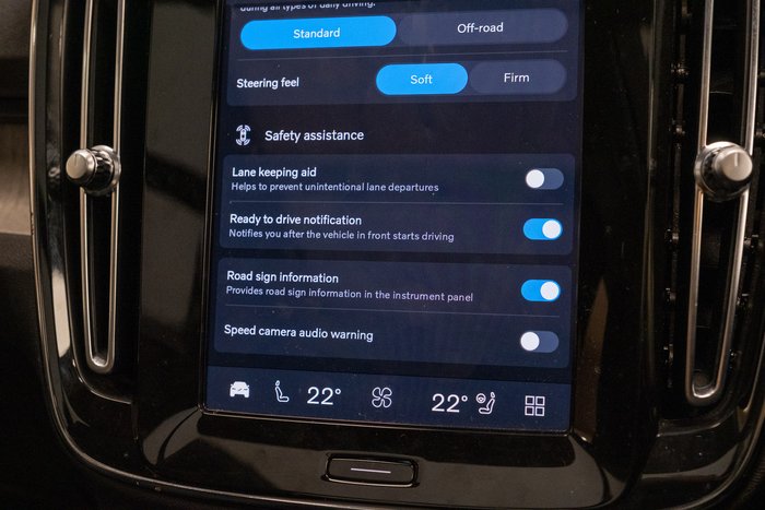 2023 VOLVO XC40 ULTIMATE B5 DARK MHEV