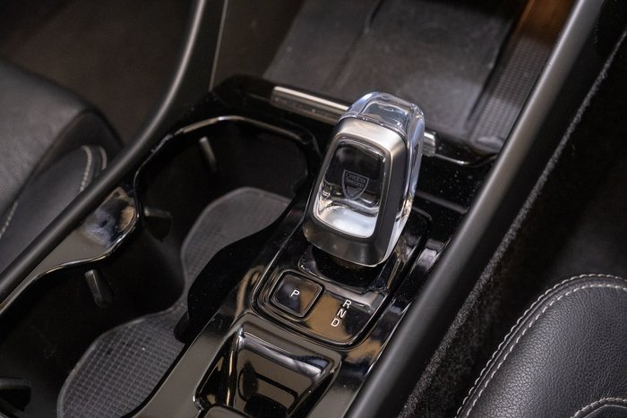 2023 VOLVO XC40 ULTIMATE B5 DARK MHEV