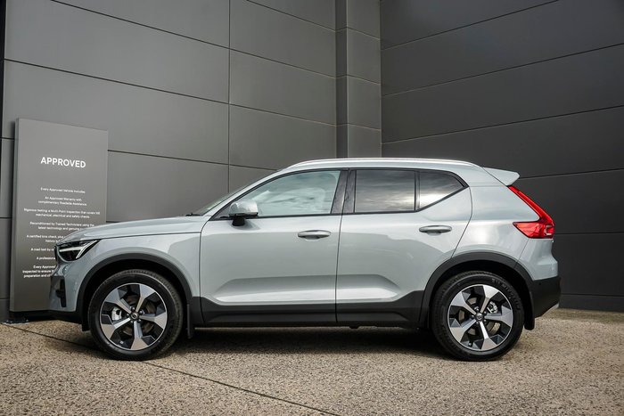 2026 Volvo XC40 Plus B4