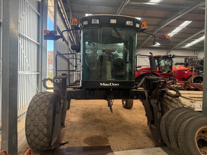 MacDon M150