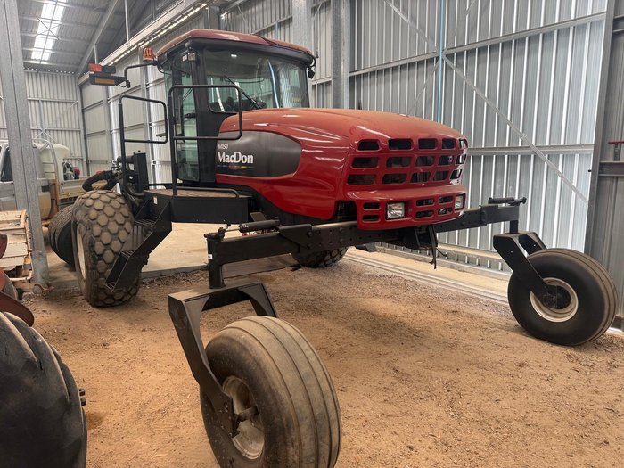 MacDon M150