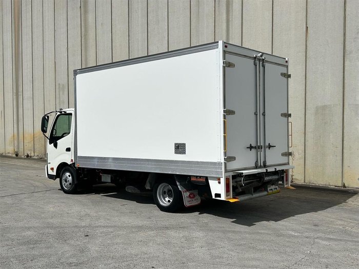 2023 Hino 300