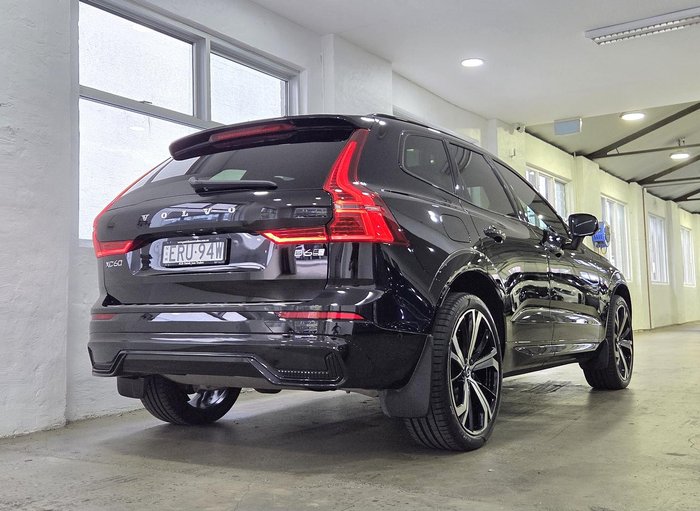 2022 Volvo XC60 B6 R-Design
