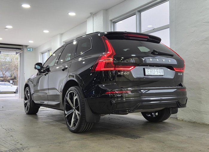 2022 Volvo XC60 B6 R-Design