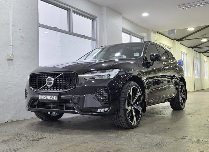2022 Volvo XC60 B6 R-Design