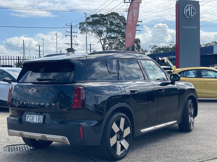 2024 MINI Countryman S Favoured