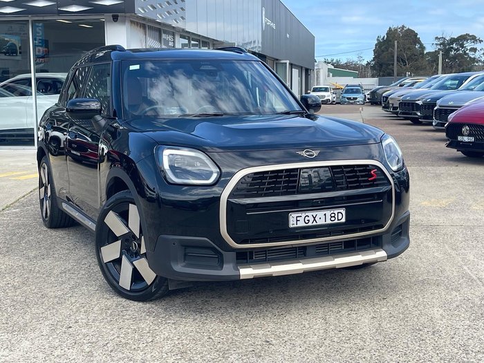 2024 MINI Countryman S Favoured