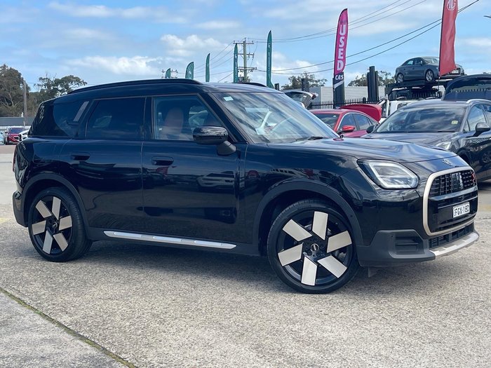 2024 MINI Countryman S Favoured