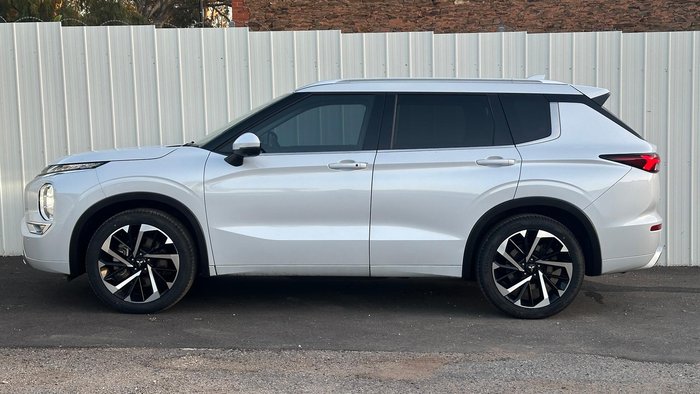 2024 Mitsubishi Outlander Exceed