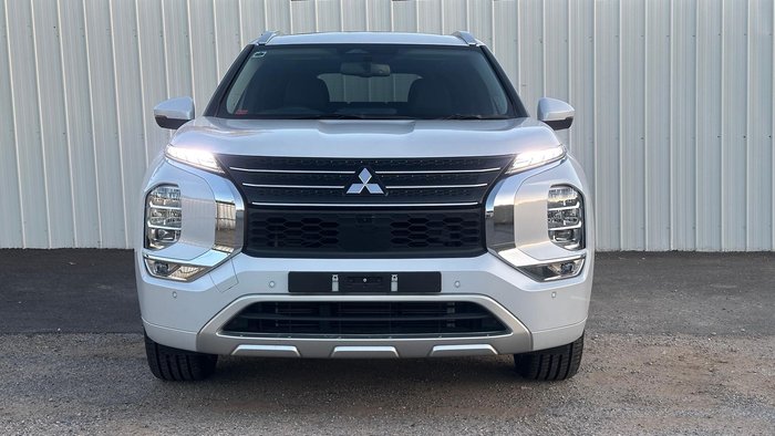 2024 Mitsubishi Outlander Exceed