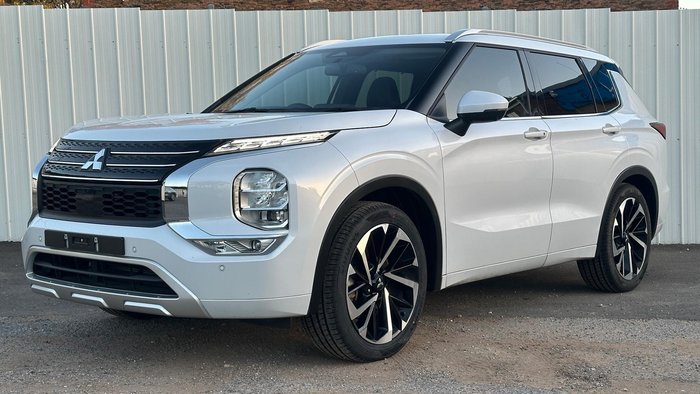 2024 Mitsubishi Outlander Exceed