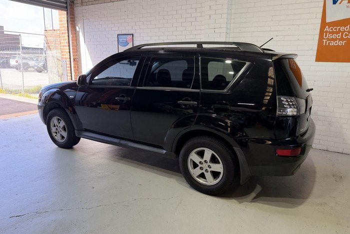 2010 Mitsubishi Outlander LS