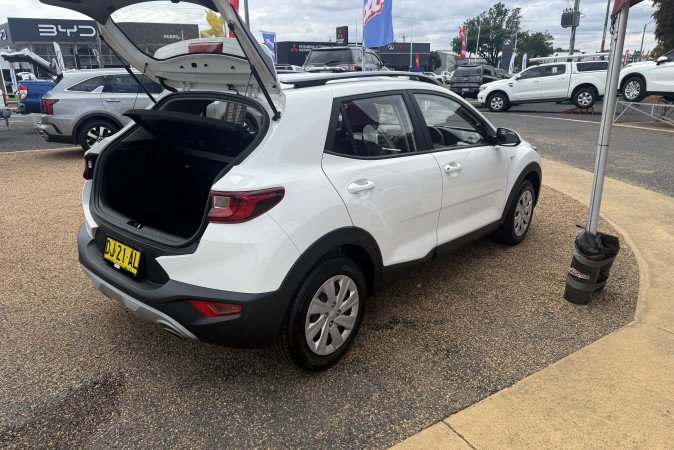 2023 KIA STONIC S