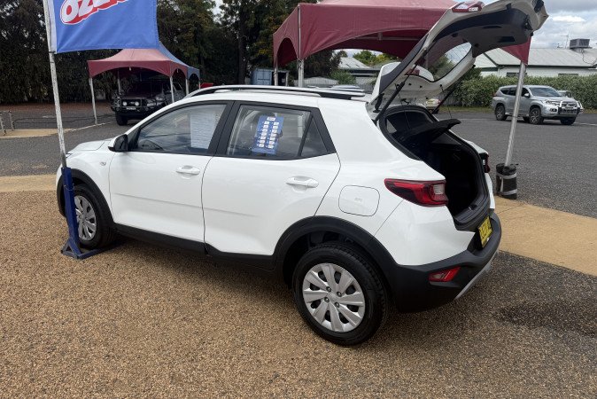 2023 KIA STONIC S