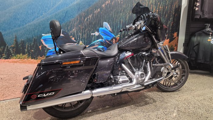 Harley-Davidson CVO Street Glide 117 (FLHXSE) Touring