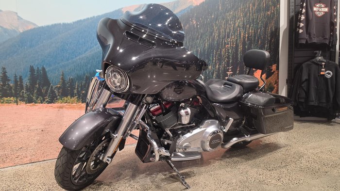 Harley-Davidson CVO Street Glide 117 (FLHXSE) Touring