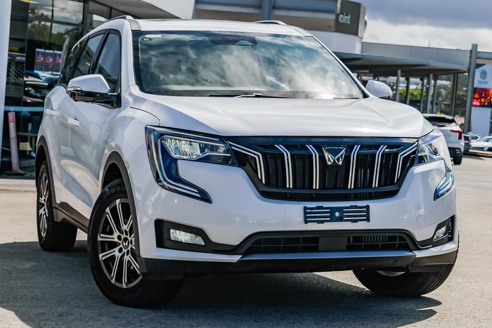 2025 Mahindra XUV700