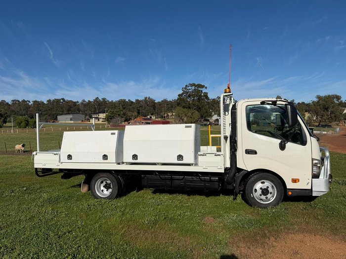 2017 Hino 616-300