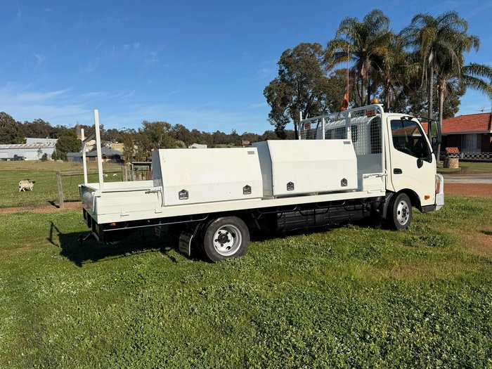 2017 Hino 616-300