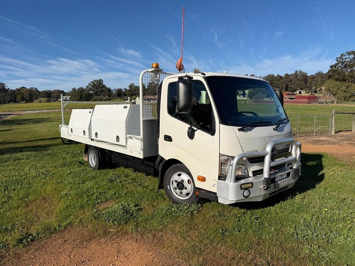 2017 Hino 616-300