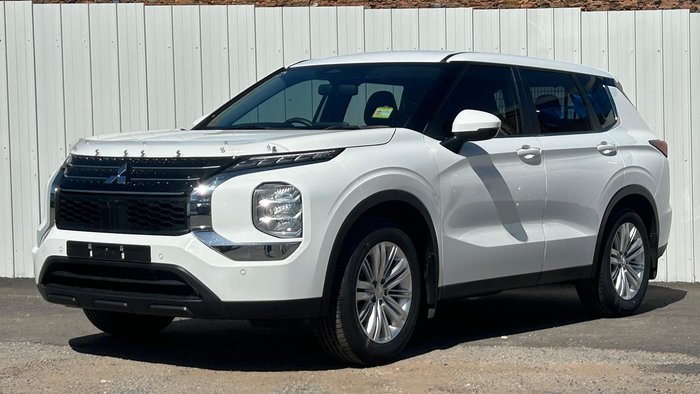 2022 Mitsubishi Outlander ES
