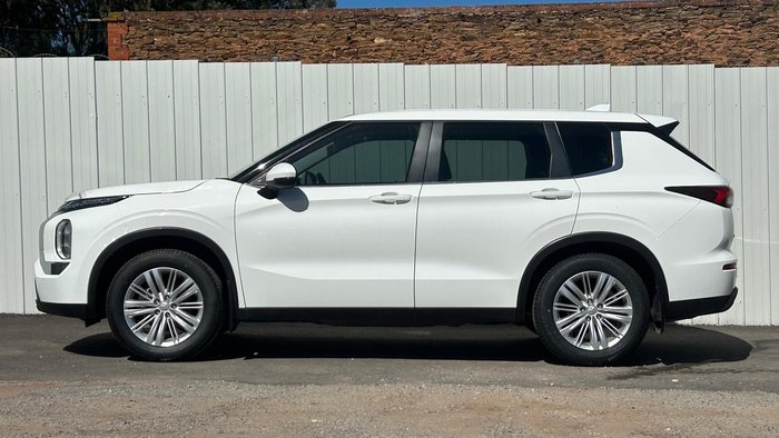 2022 Mitsubishi Outlander ES